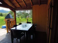 Fenced cottage rental with barbecue and children's play area - Chalets
