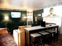 LUXURY WATERFRONT HOME w/PRIVATE BEACH w/BBQ PATIO