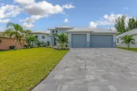 PRIVATE VACATION HOME Cape Coral w/ Heated Saltwater Pool - Spa -Gas Grill