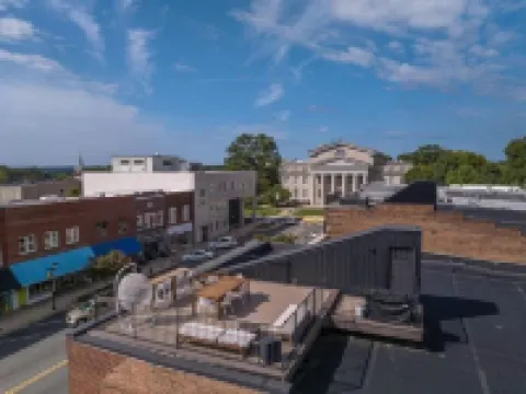 Luxury Loft Overlooking Downtown リンカーントンのホテル