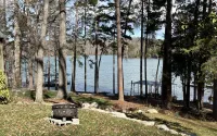 Cozy 3-bedroom lakefront cottage in beautiful Clemson, SC