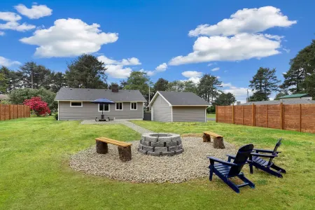 Family Fun and Fire Pit on the Coast by Quinault to Unwind and Relax!