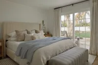 Designer Home with Private Beach Access - Sleeps 12 - The Boardwalk Beach House The Playground 주변 호텔