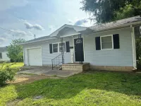 The Tinley House. Close to hiking, hunting. Bike trail and hospital, shopping Hotels in Harrisburg