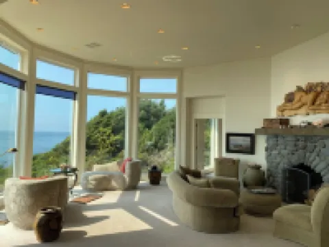 Where Views, Stars & Wildlife Meet: Your Secluded Cliffside Escape Awaits!