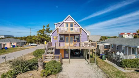 Ocean-View Retreat, Sleep 8, 6-Minute Walk to Restaurants, Pet friendly