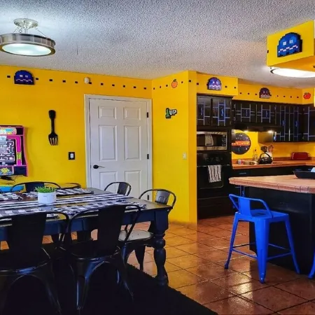Arcade House Sleeps 16 • Mini Golf • Game Room • Pets OK • Family Fun • Amarillo