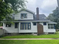 Beautiful 4BR 2 bath Craftsman home, completely renovated, roomy, handy location Hotels near Schuler Shoes: Highland Park