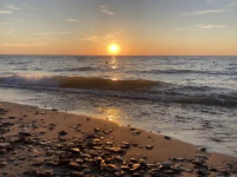 Walnut Beach Inn - close to the beach!