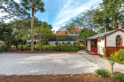 ShadyShack Duplex Ground Floor 1 Block @ Beach on Tidal Creek 3BR 1 Ba sleep 6