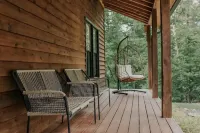 Wine Country Getaway Chalet  Pet Friendly