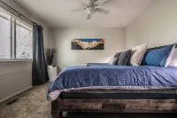 ⤃ Colorado Hideaway! 2 BR, 1.5 Bath w/AC Sleeps 6!