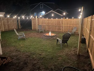 Cozy 2 bedroom home, Fast WIFI, Free Parking, BBQ