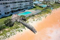 Scenic ocean front condo - panoramic views, walk out to beach!