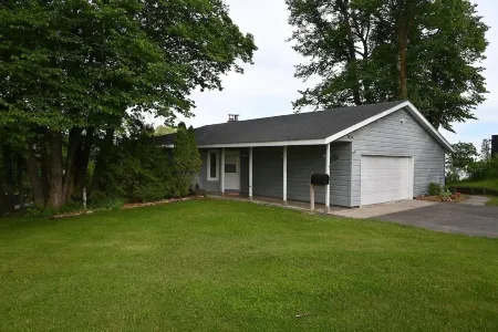 Cozy cabin in Bemidji with Sauna, Pool Table, and Lake Access