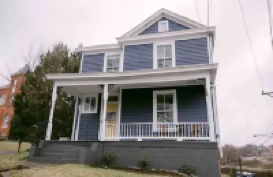 Historic Home- Walking Distance to Downtown