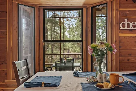 22 mi to Round Top Warrenton for Antique Week, 2/2 cabin on a quiet lake, Wif