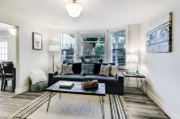 The Pine House: Unit B (near 6th Ave, UPS, UW, and Point Ruston)