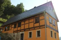 Cozy, rustic and top renovated monument farmhouse above cribs