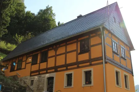 Cozy, rustic and top renovated monument farmhouse above cribs Отели рядом с достопримечательностью «Personenaufzug Bad Schandau»