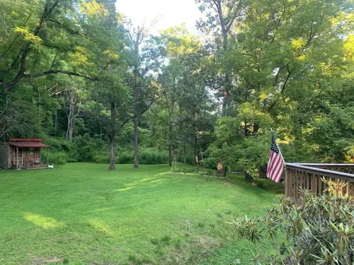 Baker's Cottage - Relax in this quiet mountain cottage by the creek. Hotels in Walnut Hill