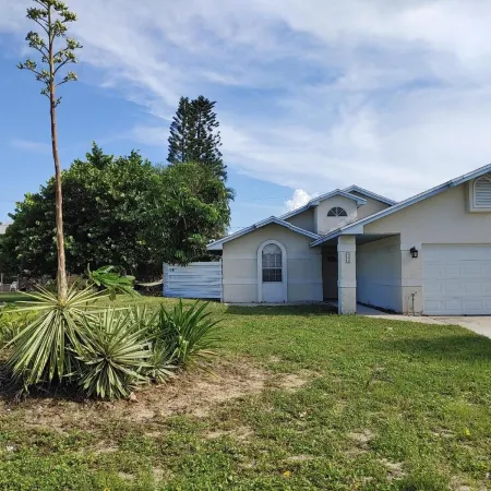 Beachside Pool House with heated pool, Short Walk to the Beach!