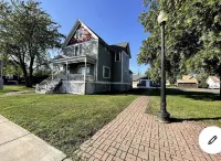 Enjoy this unique North Shore experience!