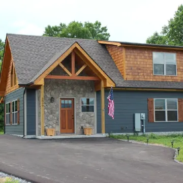 Smoky Mountains Cabin w/ Hot Tub & Cozy Fireplace
