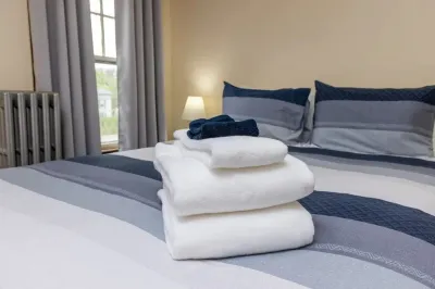 Classic Boutique Farmhouse - Walk to Town - Historic Charm