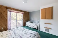 Rustic Mountain Retreat. Trail Access,Fenced Yard