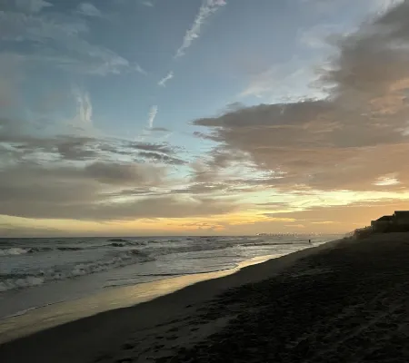 Steps to Beach - Dog Friendly - 2 Bedroom 1.5 Bathroom Townhome