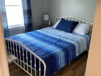 Quaint recently renovated house walking distance to  Lake Shore Park. Hotels in Ashtabula