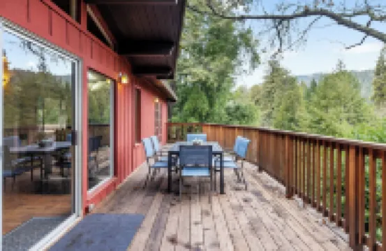 The Cozy Pine Cone . Hot Tub- Deck & GrillForestville