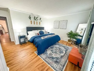 Golf Front home on Pine Needles. 4 King Beds : 5 miles from villages Отели рядом со станцией Southern Pines Amtrak Station