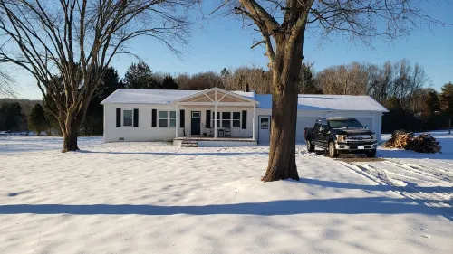 Quiet and cozy cottage hidden on the banks of Lake Norman