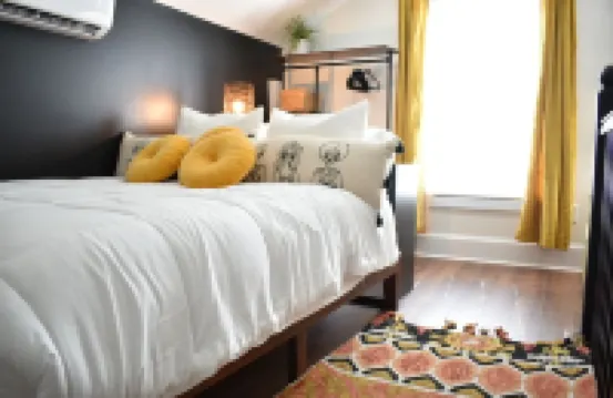 TINY WONDER guesthouse near town square