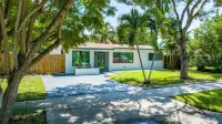 Pool house near the Beach. We’re pet-friendly!