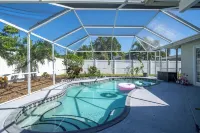 Sleeps 7-Heated Saltwater Pool-Near Beach, Airport - Private Pool