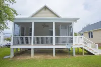 Myrtle on Mumford-Adorable Downtown Cottage w/Screened Porch