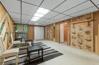 Spacious Home- Centrally located near St. Paul