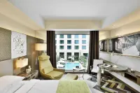 Courtyard by Marriott Agra Отели рядом с достопримечательностью «Rai Cabs»
