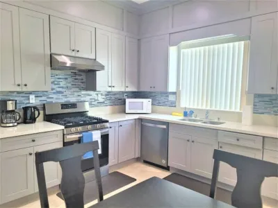 High Ceiling*2-levels Home*5 miles to Disneyland Hotels near Pace Sportswear