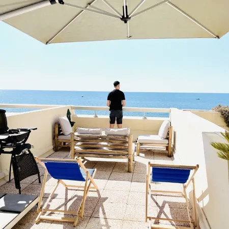 Résidence La Corniche, 70m2 apartment with full sea view, air-conditioning, wifi, garage.