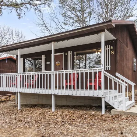 Bluebird Cottage - Hot Tub - Pool - Coffee - Fire Pit - less than 1 mile to SDC!
