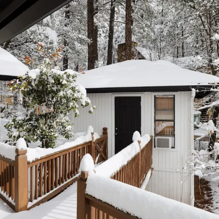 Luxury Cabin, Game Room, Firepit, Deck w/Mtn View, Trailer Parking & Family Time