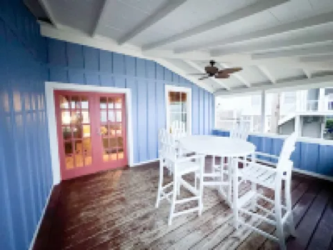 Beachfront 3bed 2bath sleeps 8. ‘25 amenity pass, linens included.