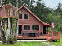 Pet friendly close to beach and gazebo with fireplace