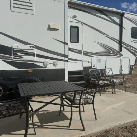 Cozy RV tucked back in a quiet property with plenty of room to relax