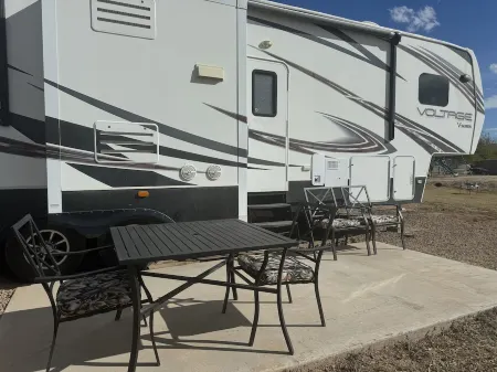 Cozy RV tucked back in a quiet property with plenty of room to relax