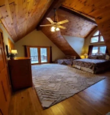 Timber Lodge on Large Wooded Lot mid Door County